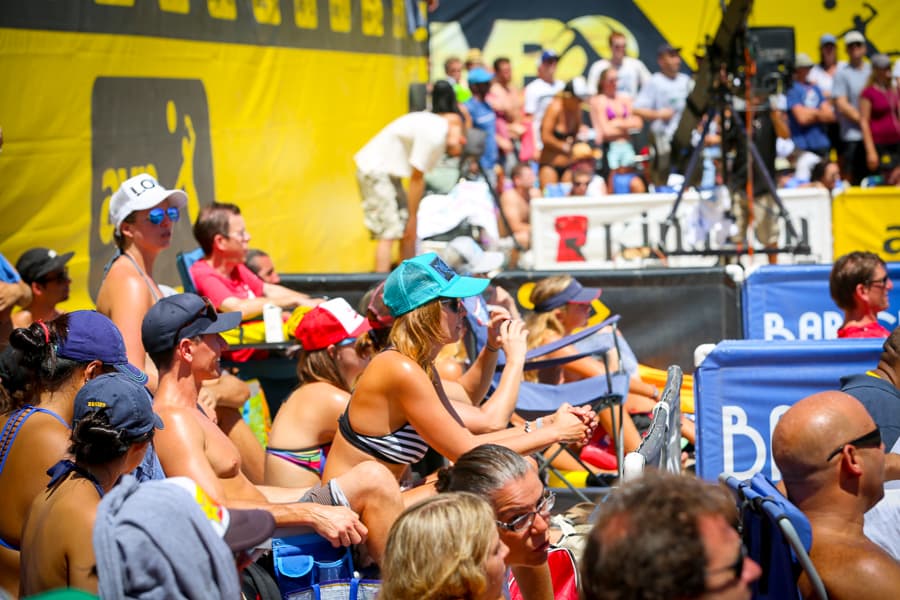 Llegó el 56° abierto de voleibol de playa a Manhattan Beach ofreciendo cuatro días de mucho deporte, actividades familiares, noche de cine, juegos interactivos y por primera vez un experiencia VIP Skybox para los fanáticos de este deporte.