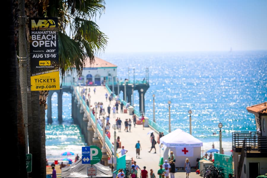 Llegó el 56° abierto de voleibol de playa a Manhattan Beach ofreciendo cuatro días de mucho deporte, actividades familiares, noche de cine, juegos interactivos y por primera vez un experiencia VIP Skybox para los fanáticos de este deporte.