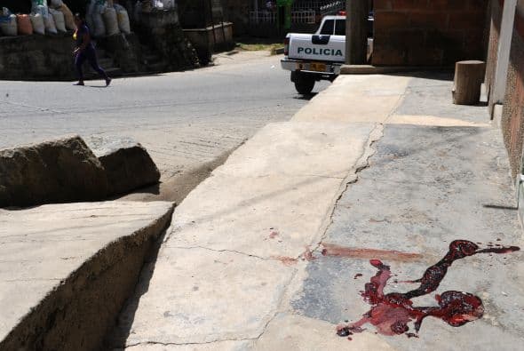 Recién un país pequeño como El Salvador, que este año celebra haber reducido 8 por ciento la cantidad de asesinatos, tiene cifras similares a las de Irak o Afganistán: poco más de 4,050 homicidios, la mayoría vinculados al flagelo de las pandillas. La tasa de homicidios quedó en 66 cada 100 mil habitantes, según cifras de la policía.