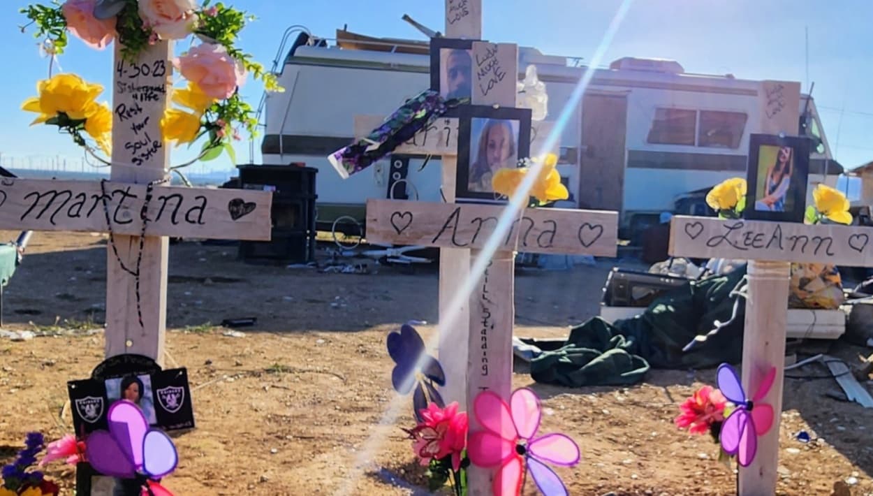 Ofrecen $10,000 por información del responsable de la muerte de cuatro personas en Mojave