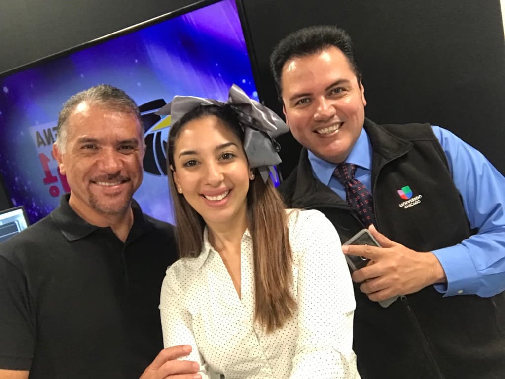 También pude compartir con 
<b>'El Primo'</b> y 
<b>Auri</b> en su show de la 
<b>Qué Buena 105.1FM</b>. Hablamos de todo un poco y me divertí mucho.