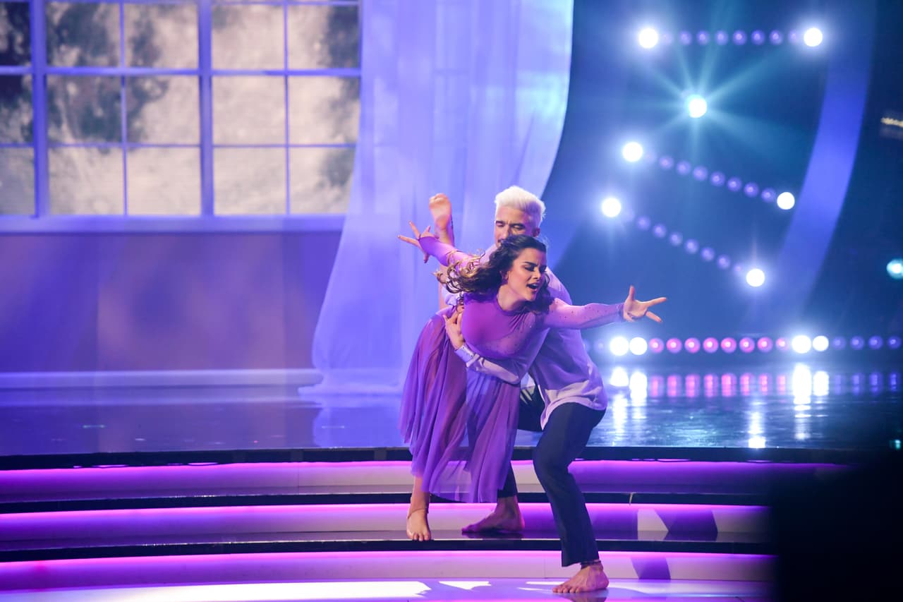 La reina de belleza también le pidió terminar los movimientos porque no hacerlo "le quita la fluidez a tu baile".