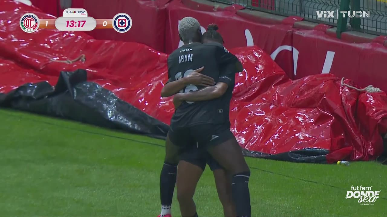 ¡Gool de la Máquina! Uchenna Kanu se escapa y abre el marcador con disparo