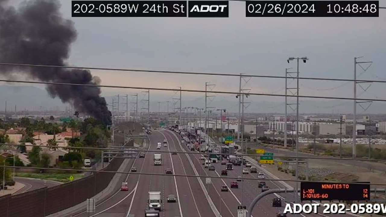 Fatal accidente provoca el cierre del Loop 202 en Phoenix; un camión se incendió