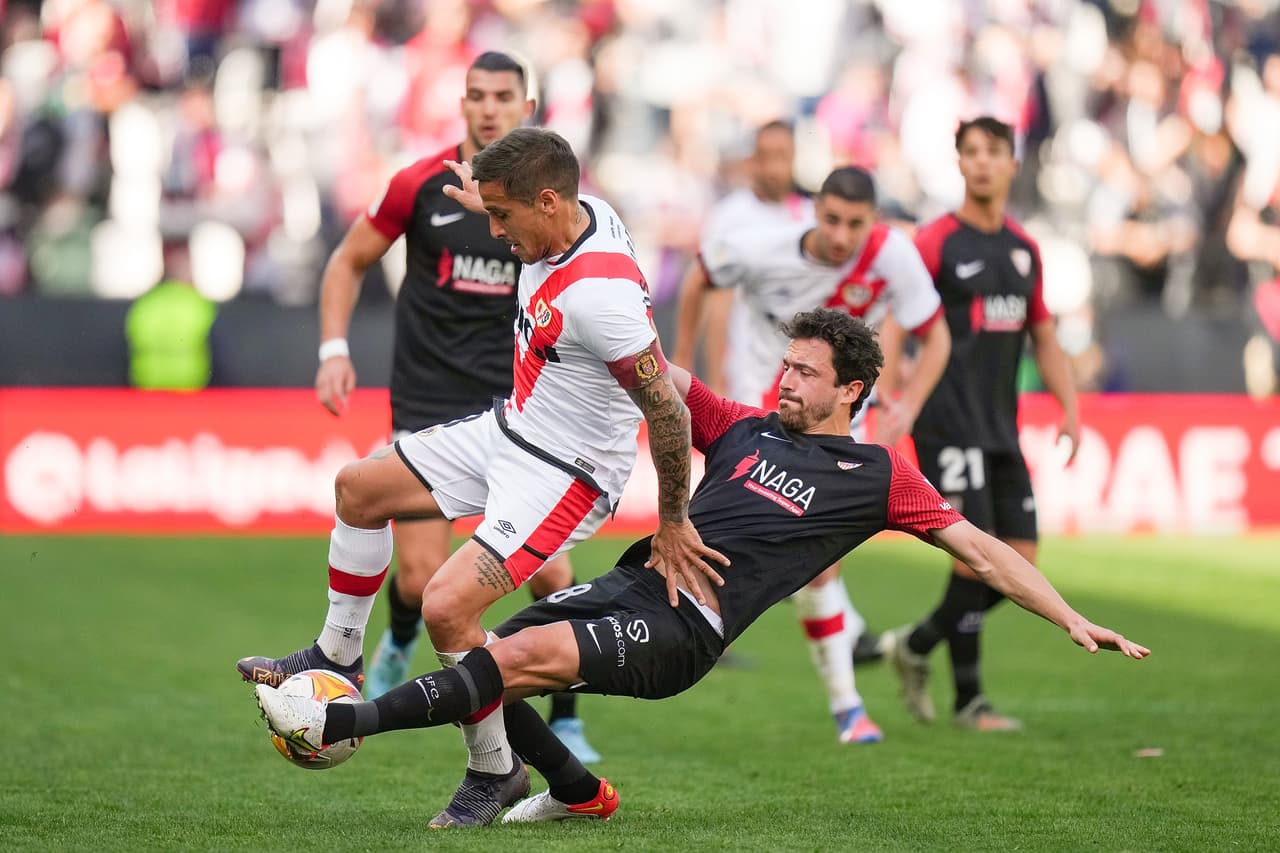 Sevilla pierde puntos otra vez como visitante a pesar de que Jesús 'Tecatito' Corona dio asistencia de gol para el empate ante el Rayo Vallecano en LaLiga de España