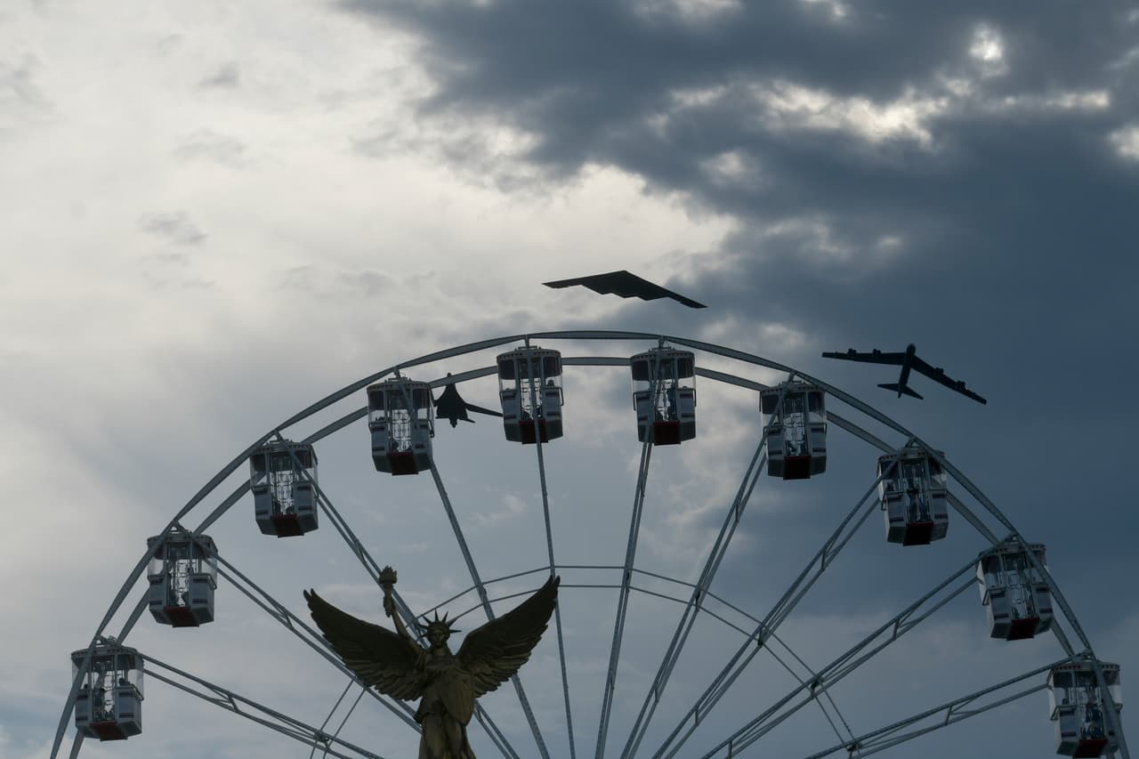 El programa oficial también contempló sobrevuelos militares y exhibiciones aéreas sobre el National Mall como parte de los festejos del 4 de julio de 2026.