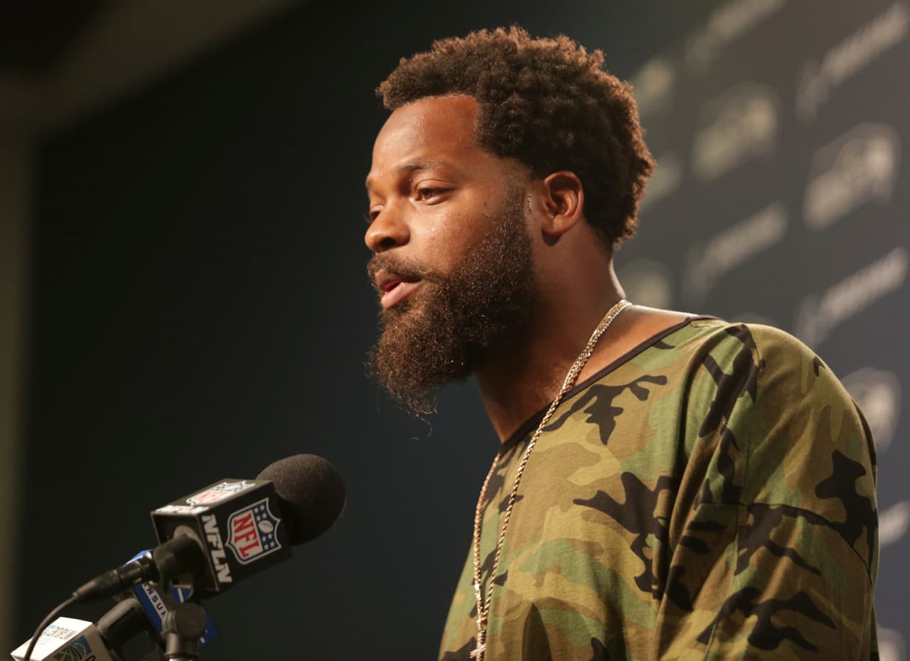 Bennett relató lo sucedido en una carta en la que contó que cuando iba a su hotel escuchó junto a cientos de personas lo que parecían ser disparos y por eso se alejó del sonido, a un lugar seguro.