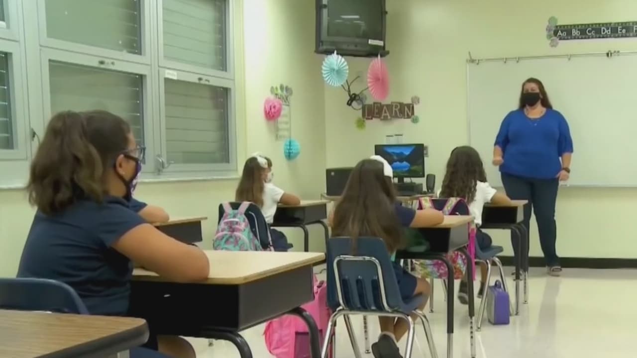 Junta escolar de Miami-Dade decide que las escuelas reabran el próximo 5 de octubre 