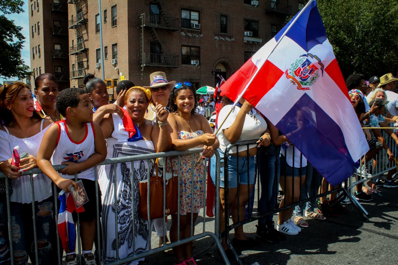 La música, la alegría y el orgullo dominicano fueron los protagonistas del vigésimo séptimo Desfile Dominicano en el Bronx.
