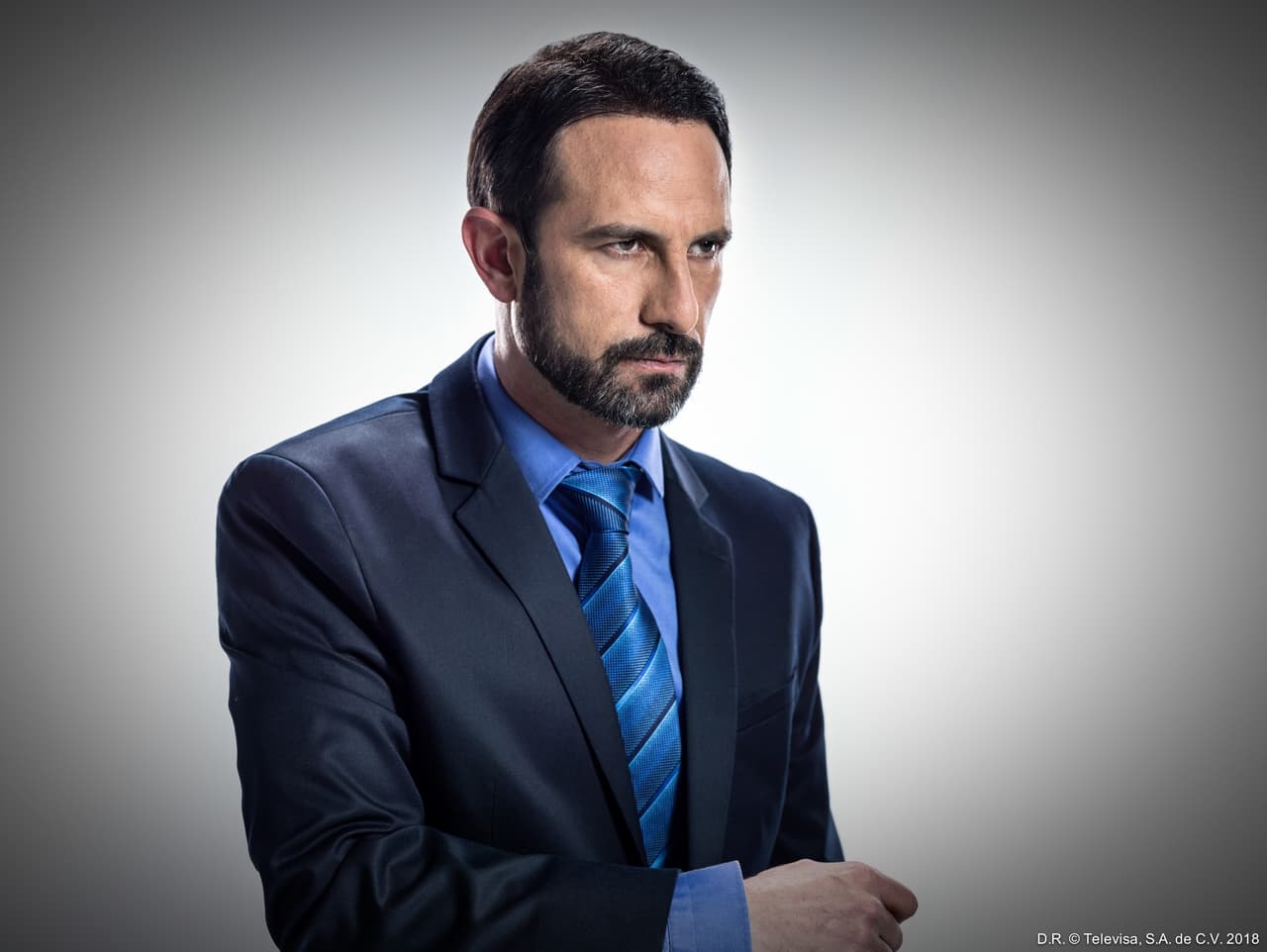 Pablo Valentín es Benjamín Acosta. Es especialista en casos civiles y derecho fiscal, pero no tiene tanto talento como abogado y, con tal de ganar, pasa por alto la ética profesional.