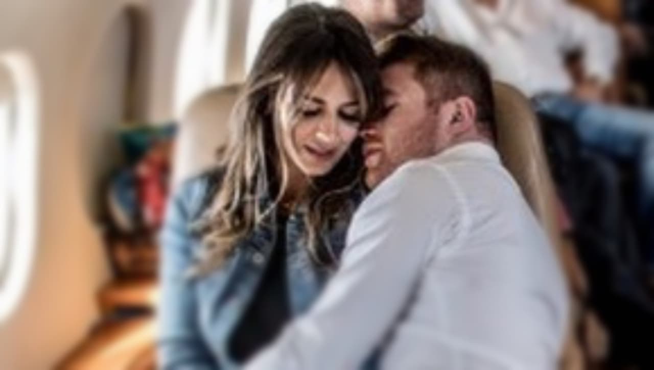 Y aunque al principio la pareja compartía románticas fotos en sus redes sociales, después de dos meses eso dejó de ser costumbre e, incluso, el pugilista mexicano fue visto en Las Vegas de fiesta con la cantante Susana Rentería, luego de su pelea con Golovkin, con lo que avivó los rumores de su separación de Shannon.