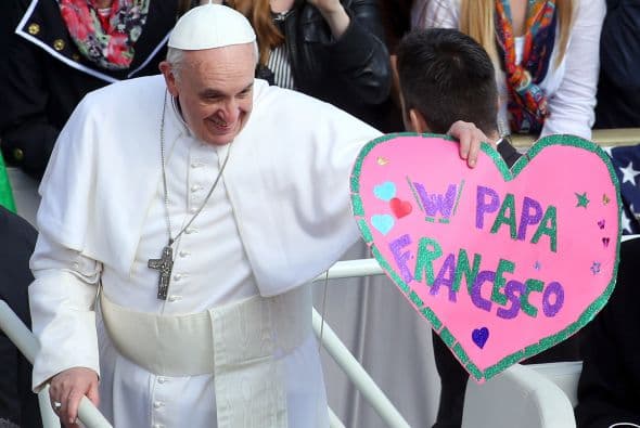 Otro aspecto de la personalidad de Bergoglio que ha encantado es su buen humor.