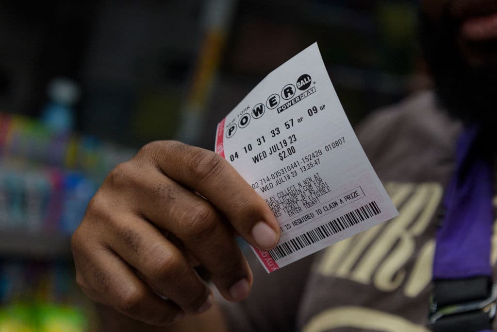 ¡La suerte sonríe en NY!: dos boletos del Powerball ganan $50,000 cada uno en el Bronx y Manhattan