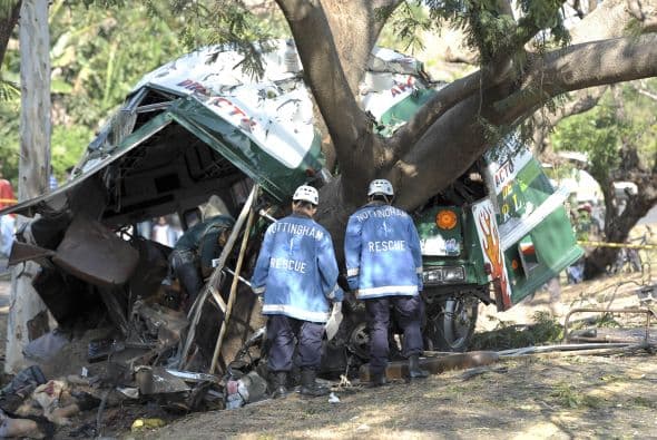 El múltiple accidente donde cuatro autobuses se estrellaron contra un camión de carga dejó 16 muertos y 105 lesionados.