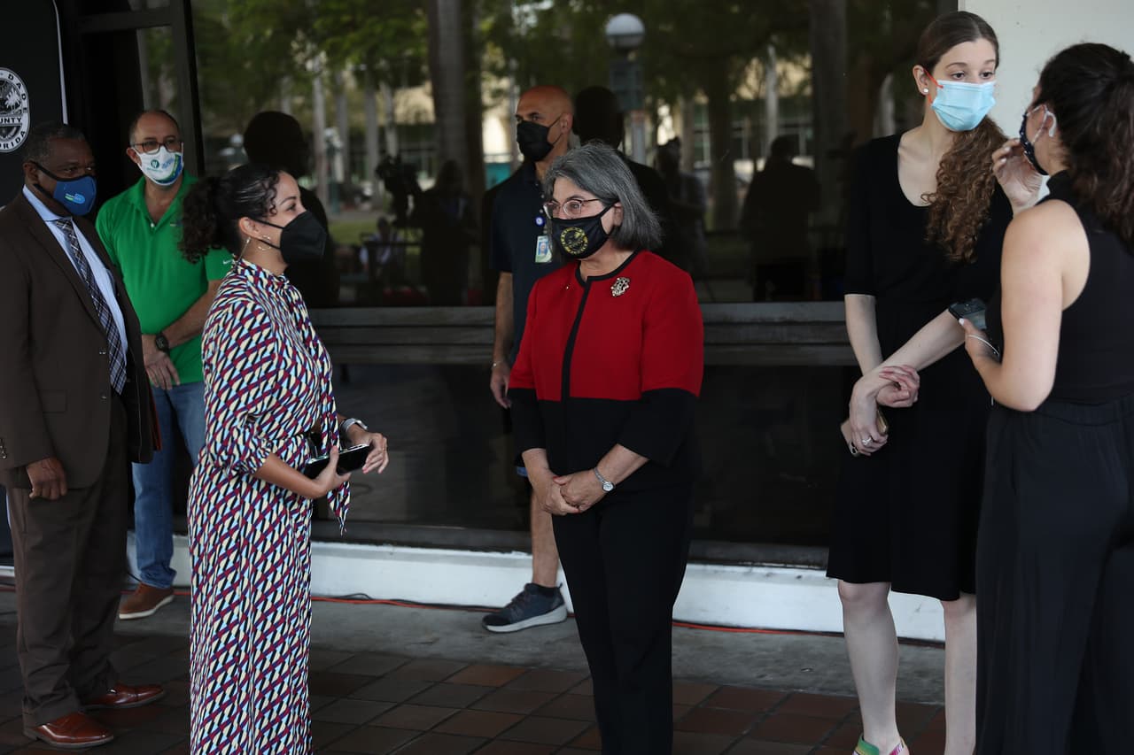 Los requisitos y detales del proceso para solicitar la ayuda se anunciarán más adelante, según dijo Daniella Levine Cava.