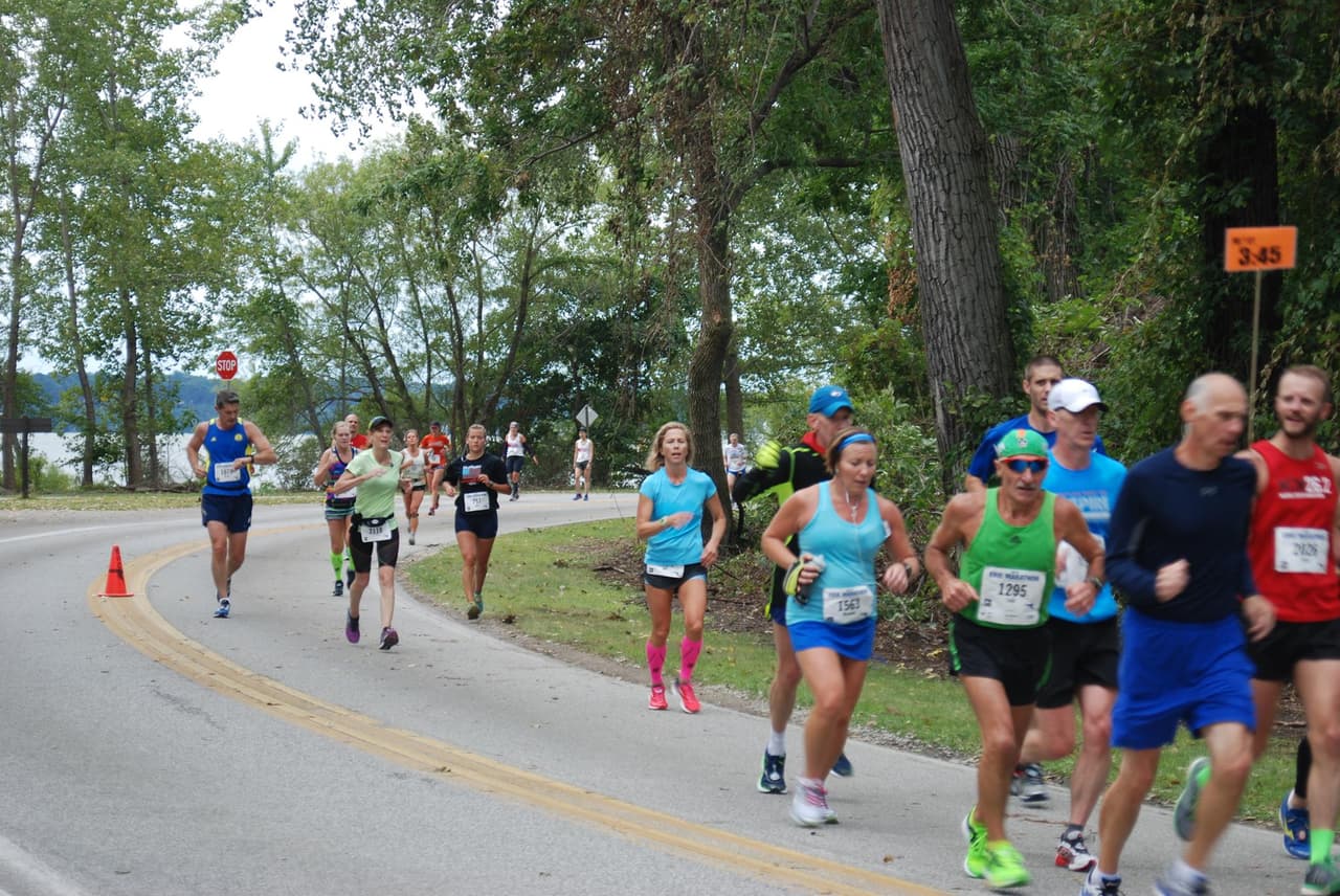 <b><a href="https://eriemarathon.net/" target="_blank">Erie Marathon (11 de septiembre)</a></b>: El circuito de carrera Erie Marathon es ideal para establecer su mejor récord personal. Plano, rápido y divertido, el trayecto ofrece hermosas vistas del lago Erie, así como de la ciudad de Erie Bayfront y millas de playas costeras, pantanos y senderos boscosos. Celebrada en Presque Isle, en Erie, Pensilvania, muchos de los participantes regresan año tras año para participar en la carrera y disfrutar de la belleza natural que brinda la ubicación.