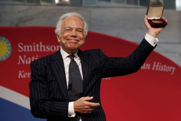 RALPH LAUREN. Este hombre nacido en el Bronx, hijo de inmigrantes judíos, creó uno de los más grandes imperios de la moda, luego de abandonar tras dos años la carrera en negocios.