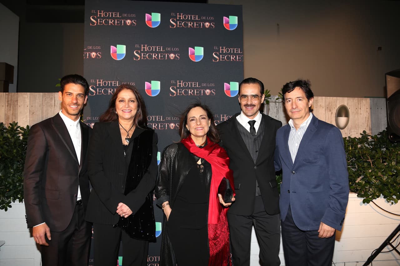Parte del elenco de la serie se reunió en Miami para disfrutar el primer capítulo de "El Hotel de los Secretos".