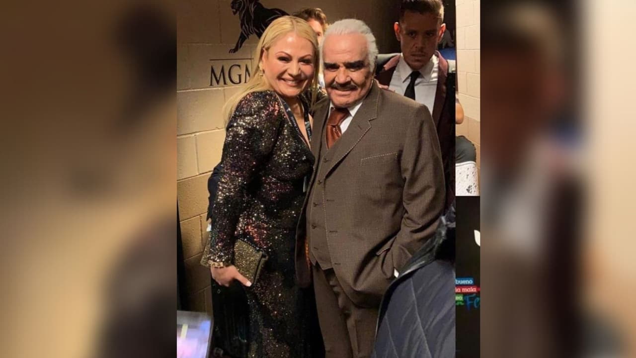 Ivette Rouvroy se fotografío con Vicente Fernández en los
<a href="https://www.univision.com/local/los-angeles-kmex/edicion-digital-california/lo-vamos-a-recordar-todo-el-tiempo-comunidad-en-el-sur-de-california-rinde-tributo-a-vicente-fernandez-video">Grammys de 2019</a>. Se dice que es fan del cantante mexicano.
