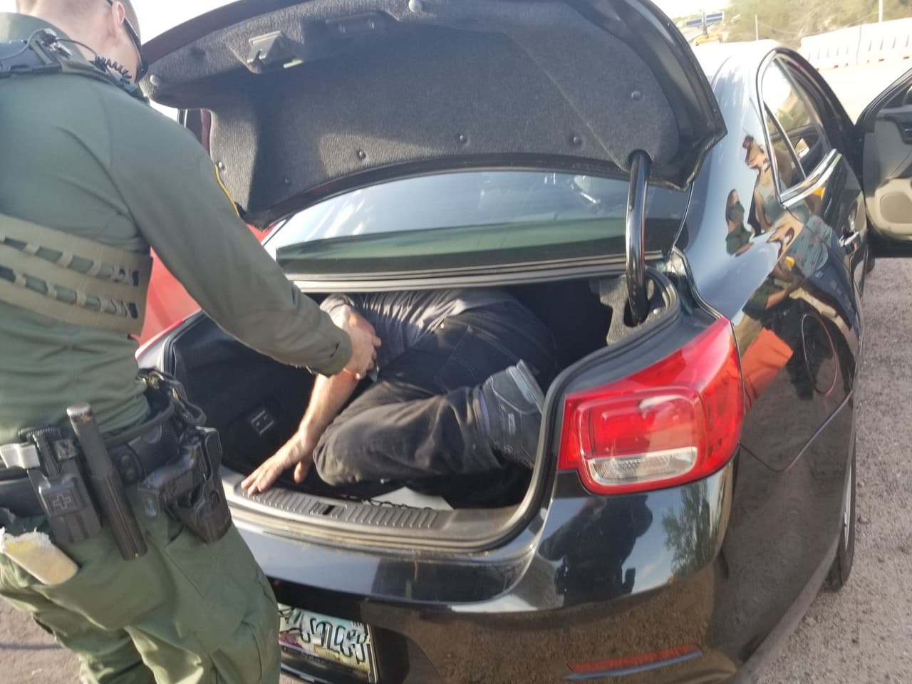 30 arrestos y dos migrantes en la cajuela: el regreso a la cárcel de una 'pollera' de 19 años