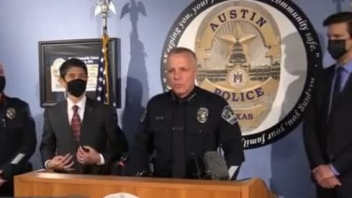 El jefe de la Policía de Austin, Brian Manley, anunció en conferencia de prensa su retiro del Departamento tras 30 años de servicio.