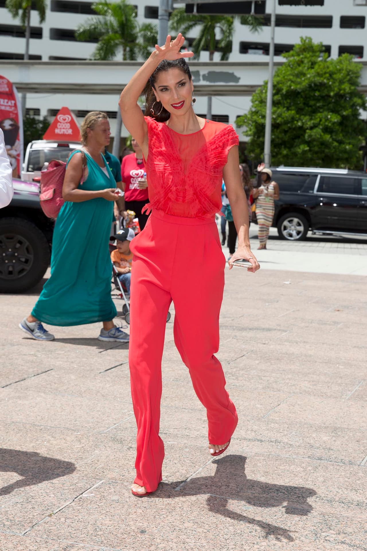 Ella se veía feliz de ser parte de esta campaña súper dulce y refrescante.