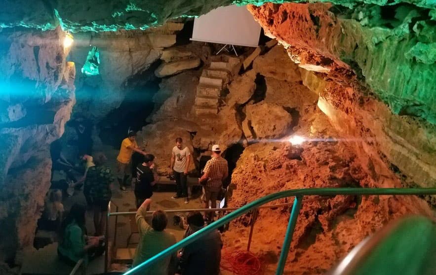 En este festival podrás ver películas de terror dentro de una cueva de San Marcos