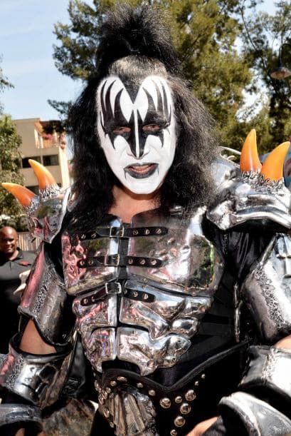 A dos meses de celebrar su entrada en el Hall de la Fama, la banda de rock de todos los tiempos se prepara para la mega gira en Estados Unidos. La extravagante banda anunció en Houses of Blue en Los Ángeles su próxima agenda de conciertos "2014 Heroes Tour' en el país, junto a Def Leppard otra de las súper bandas del género Hard Rock y Heavy Metal.