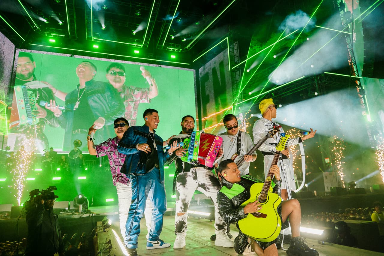 Finalmente llegó la presentación de Grupo Firme, como estelar del cartel en el segundo día del festival.