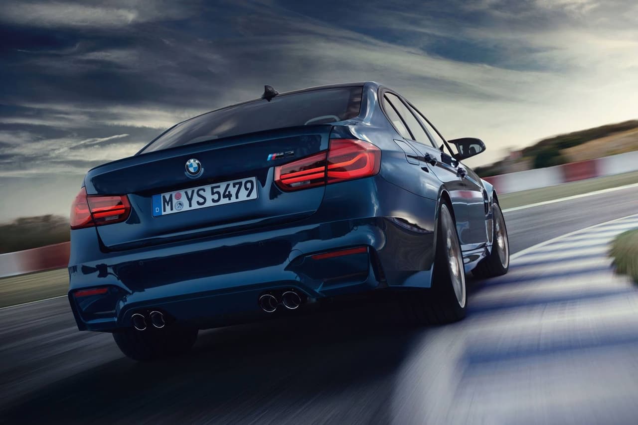 Esto significa que el 
<b>BMW M3 2018 seguirá usando el mismo 6 cilindors en línea turbo cargado de 3.0 litros de desplazamiento</b> generando los mismos 425 caballos de fuerza y 406 lbs.-pie de torque que conseguimos en el modelos 2017.
<br>