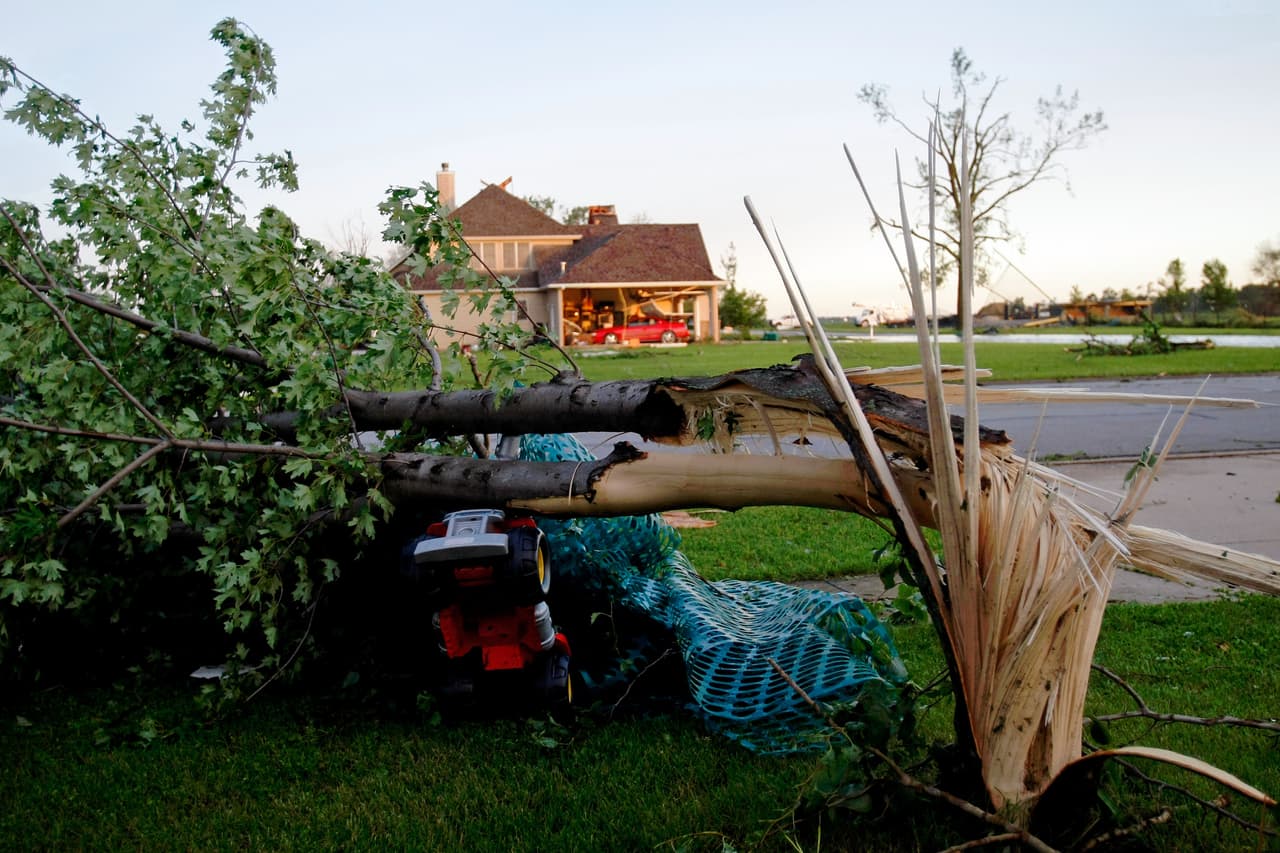 Oficiales de Coal City están todavía trabajando para determinar el número exacto de las estructuras dañadas por el tornado.