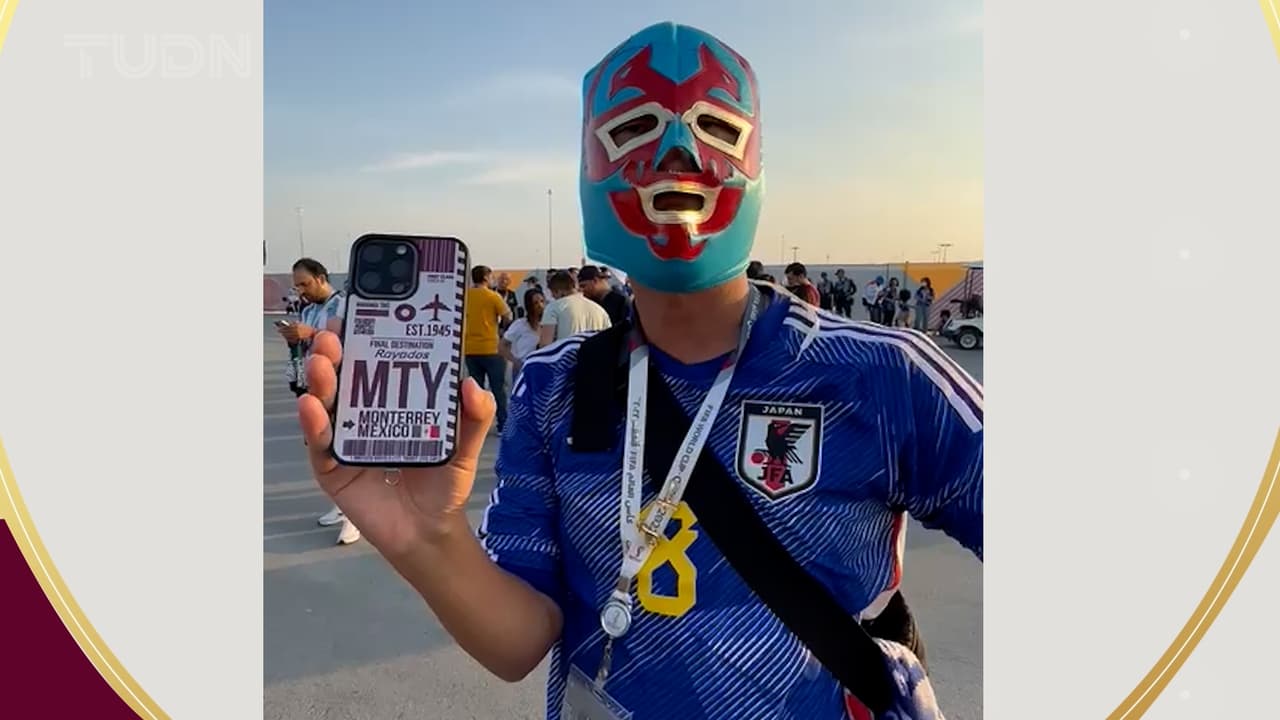 Aficionado japonés 'presume' amor por Rayados de Monterrey en Qatar 2022