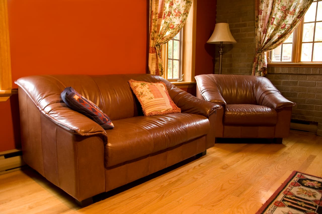 Tonos de tierra, como el café o el marrón, se asocian con el elemento de la tierra, y según el feng shui, ayudan a reforzar las relaciones personales y adquirir mayor estabilidad. Generan sensaciones de seguridad y comodidad.