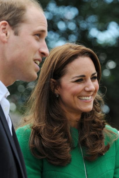 Al lado del príncipe Guillermo.