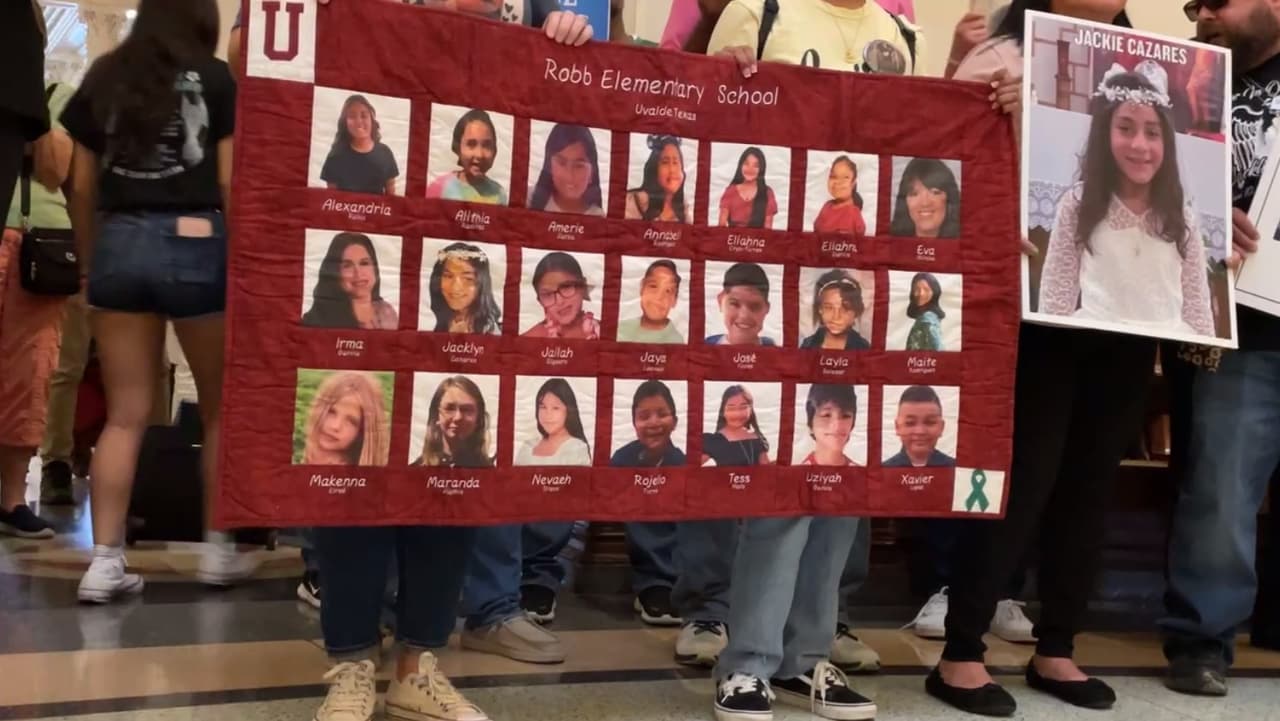 Al menos 19 estudiantes y dos adultos, entre ellos una maestra, murieron tras el tiroteo en la Escuela Primaria Robb, en Uvalde, Texas en el 2022.