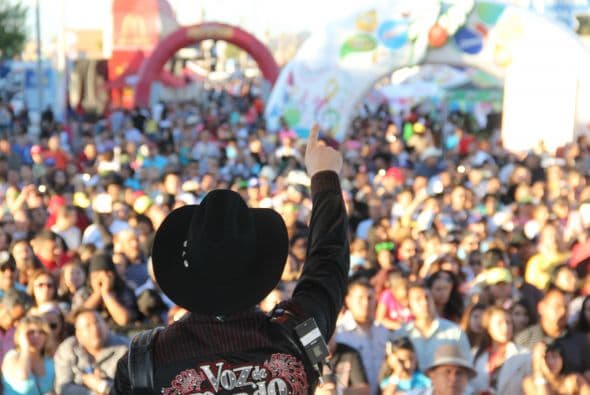 Cientos de personas disfrutaron de la tremenda celebración del Latin Grammy Street Party en Phoenix, donde estuvieron presentes varias agrupaciones nominadas a los premios GRAMMY® Latino incluyendo: Conjunto Primavera, Voz de Mando y Los Canarios de Michoacán. Esta fenomenal fiesta es un preámbulo a la gran noche de la música con la edición 15 de los premios anuales del GRAMMY Latino. Además de disfrutar de lo mejor de la música, los fans pudieron ganar premios y conocer a personalidades de Televisión y Radio de Univisión Arizona.