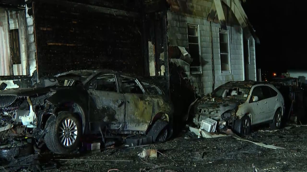 De entrada, la NFPA recuerda que en
<b> invierno es cuando ocurren la mayor parte de los incendios domésticos </b>(en la casa)
<b>.</b>
<br>
<br>Al igual que la Cruz Roja, señalan que la mitad de los incendios ocurren en 
<b>diciembre, enero y febrero</b>.
<br>
<br>De cada 6 fuegos que atienden, 
<b>1 tuvo su origen en el equipo de calefacción</b> de la estructura.
<br>
<br>La calefacción, según sus datos, es la causante en
<b> 1 de cada 5 muertes</b> durante esta temporada.