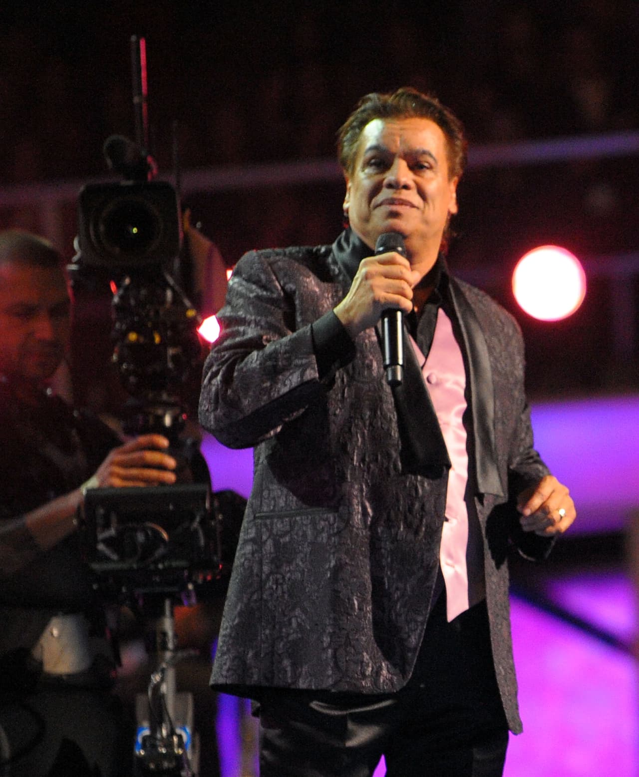 A lo largo de sus más de 40 años de trayectoria artística, a genialidad de Juan Gabriel fue tal que compuso más de 500 canciones.