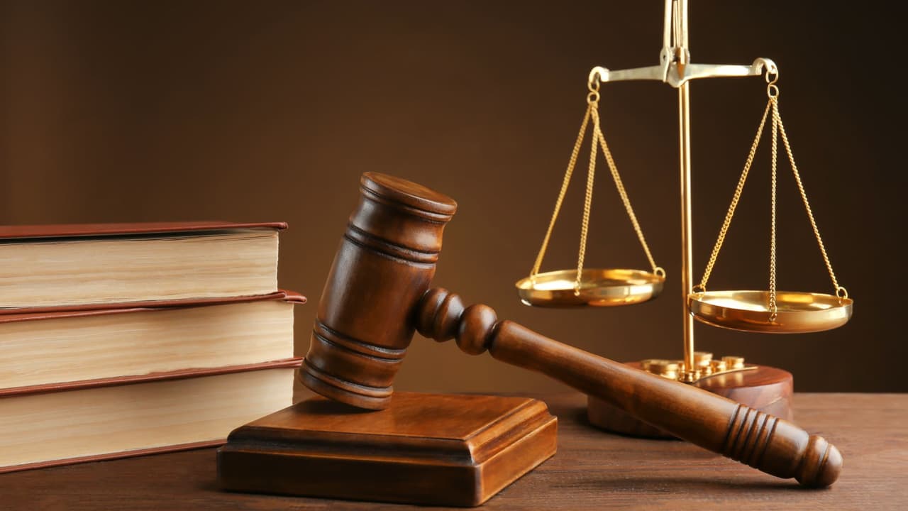 <h3 class="cms-H3-H3">¿Esto es legal?</h3>
<br>
<b>Sí. La ley permite a la Legislatura estatal hacer ajustes a los mapas si considera que es necesario. </b>Sin embargo, cualquier cambio debe respetar las normas federales sobre derechos electorales y garantizar una representación justa para todos los grupos de votantes.
<br>Diferentes organizaciones
<b>están revisando el nuevo plan para asegurarse de que cumple con las leyes.</b>