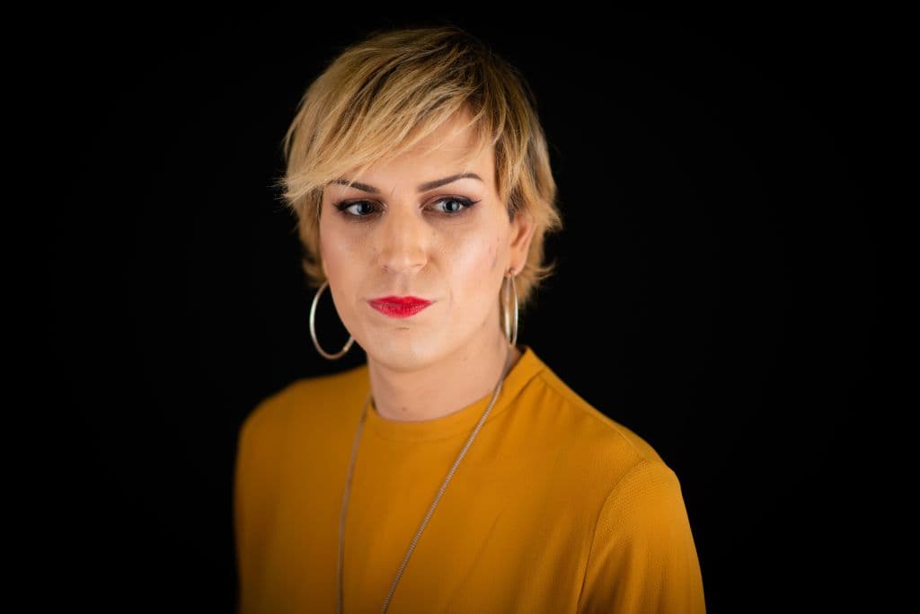 Imagen ilustrativa de una mujer trans