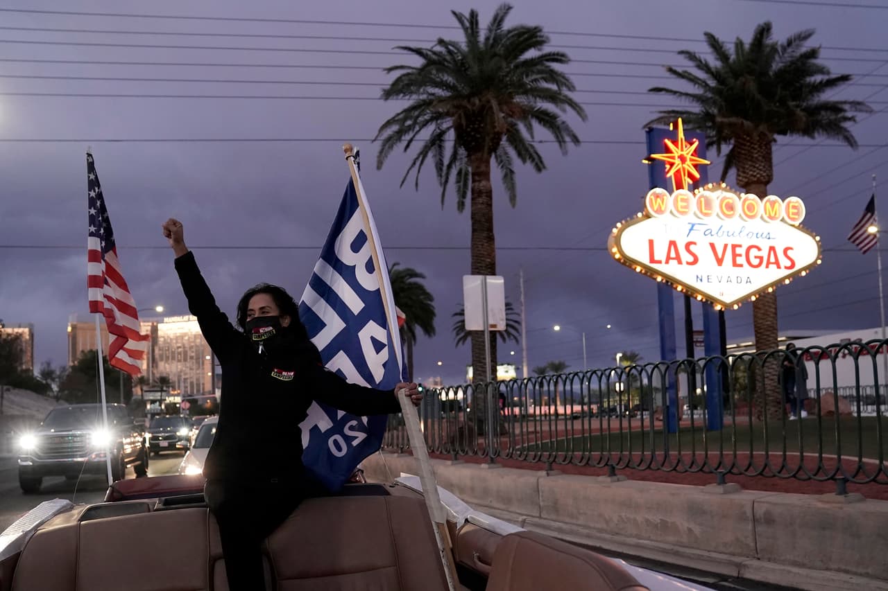 Lo que pasa en las Vegas... Se repitió en todo Estados Unidos este histórico sábado 7 de noviembre, fecha que marca un hito en la democracia de un país golpeado por la pandemia del coronavirus y dividido por visiones políticas.