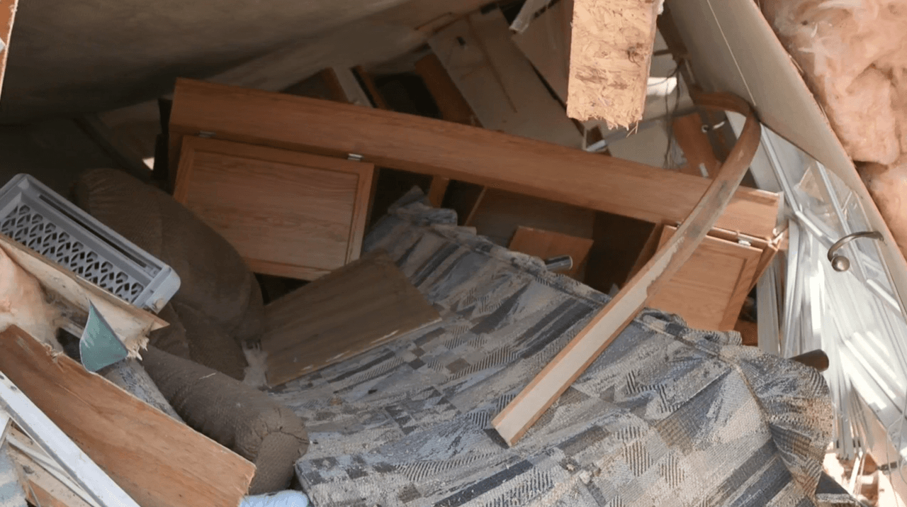 Miles tienen que reconstruir sus vidas tras el paso del huracán Dorian en Carolina del Norte.