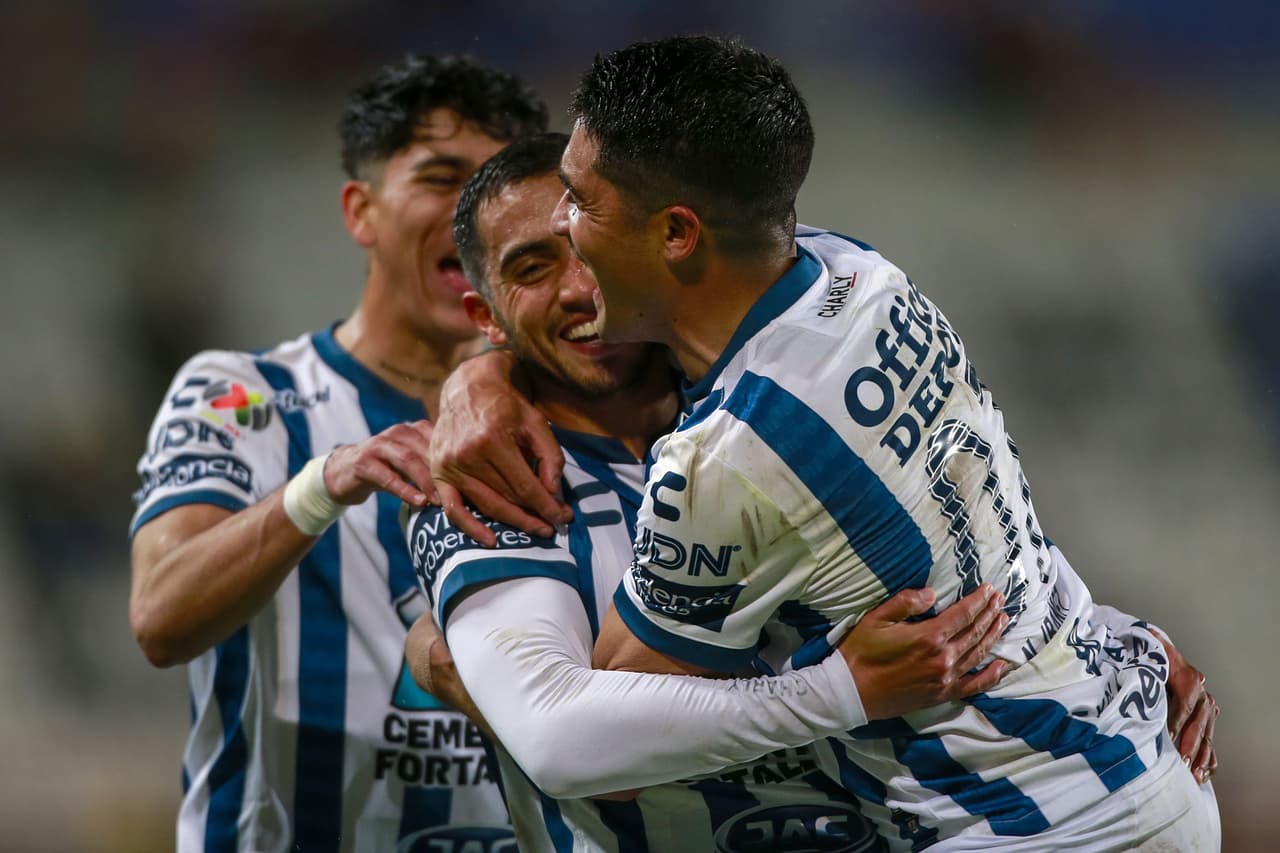 Los Tuzos se fueron con ventaja al descanso tras los tantos de Nicolás Ibáñez y Luis Chávez, pero Ángel Sepúlveda rescató el empate para los Gallos; José Angulo había adelantado a los visitantes.