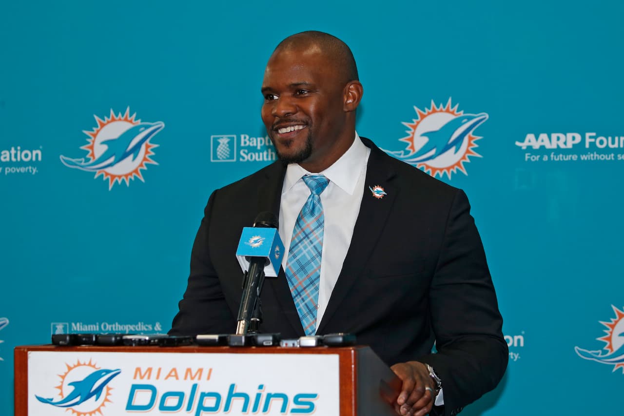 Brian Flores durante su presentación como entrenador en jefe de los Miami Dolphins.