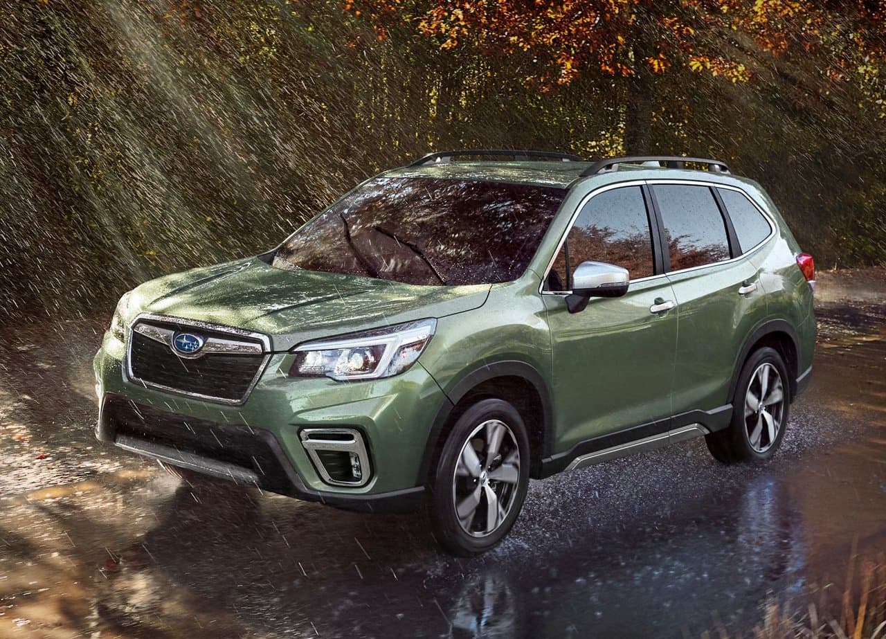 El Subaru Forester es un vehículo que se destaca por su seguridad y asequibilidad. Así también, ofrece de serie tracción en las cuatro ruedas y se beneficia de un consumo de combustible eficiente. El Forester atrae a los consumidores prácticos que son diligentes con los servicios de mantenimiento y desean prolongar la vida útil de su medio de transporte.
<br>
<br>En imagen: Subaru Forester 2019