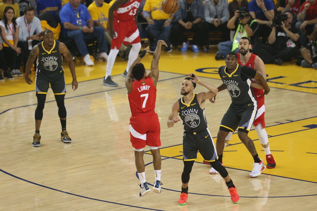 Los Raptors acabaron arriba 33-32 luego del primer periodo en un partido en el que al inicio no se notó la ausencia de Kevin Durant.