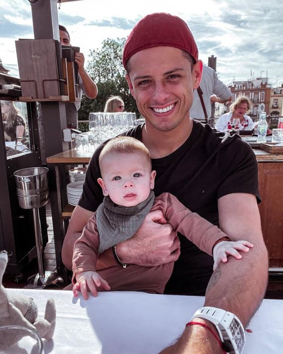 En septiembre de 2019 se mudó de Londres a España, después de dejar el club inglés West Ham para integrarse a la plantilla del Sevilla FC.