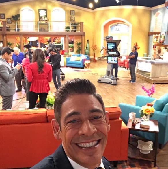 Johnny Lozada: "#buenosdias ya empezó tu programa favorito @despiertaameric disfruta con nosotros". (Noviembre 11, 2015)