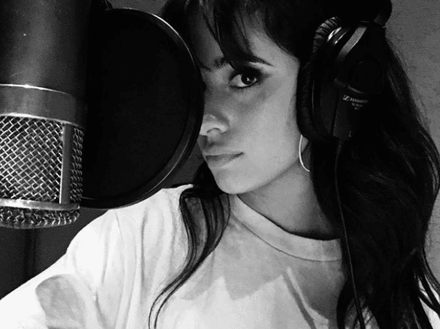 “No quiero arruinar el sueño. Ellos [los fans] creen en algo que es hermoso. Estoy segura de que, también, con el grupo 
<i>One Direction</i> nadie vio tras bastidores. Solo vieron el sueño”, dijo la artista. 
<br>