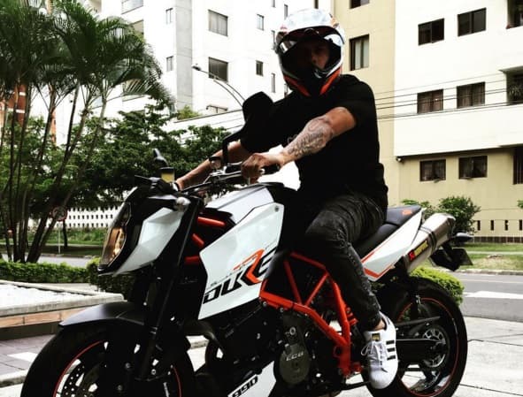 ¡Puro poder! Nicky sí que sabe estar al día con tal de ir a toda velocidad.